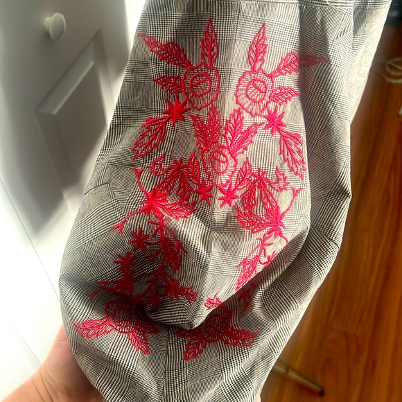 Houndstooth Blouse with exaggerated embroidered sleeve - Picture 3 of 14